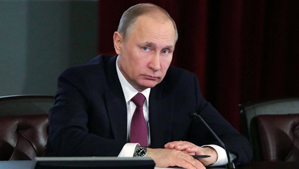 Какой красивый: Путин в образе женщины возбудил российского политика