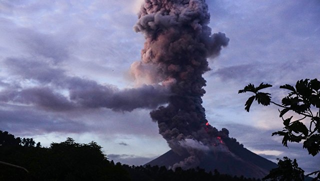 На Филиппинах продолжается массовая эвакуация из-за угрозы извержения вулкана