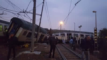ДТП возле Милана в Италии: поезд сошел с рельсов, погибли два человека