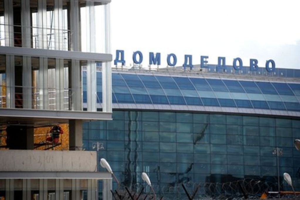 Из трусов россиянки в Домодедово достали алмазы на 8 миллионов