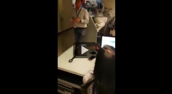 Сотрудники банка сняли на видео призрак странной девочки