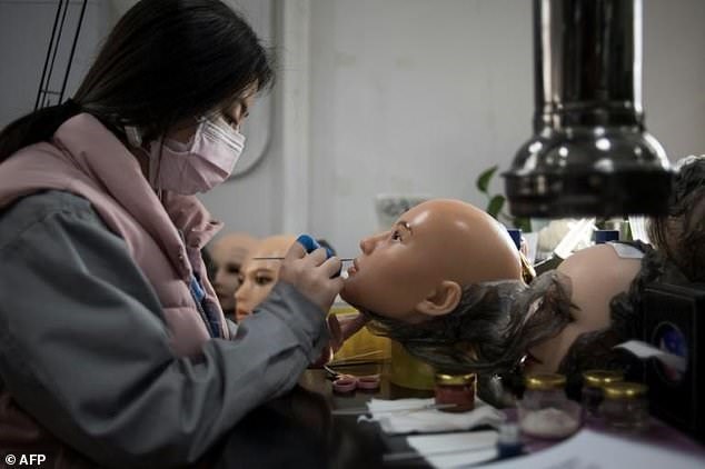 Лучше жены: в Китае секс-куклу оснастили полезными навыками