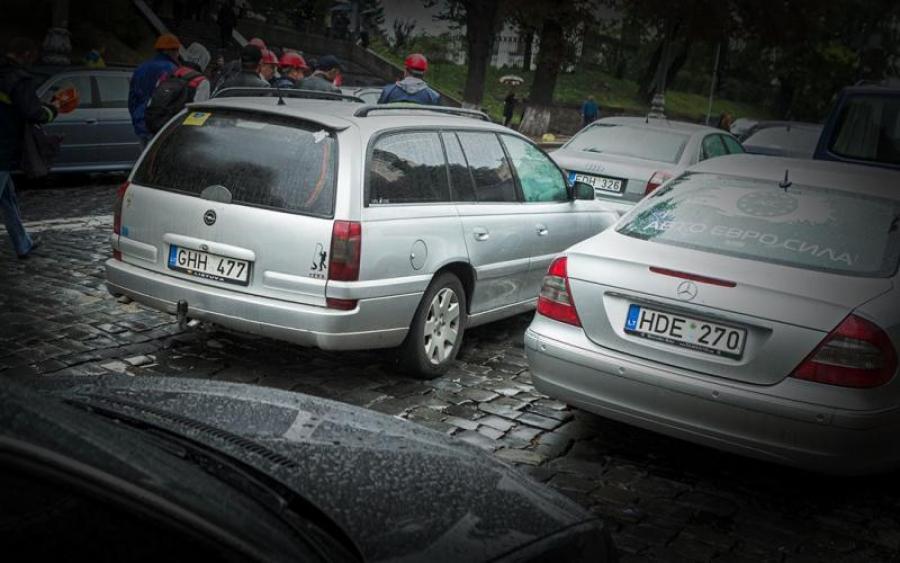 Бум евроблях в Украине: вместо легализации водителям готовят ловушку