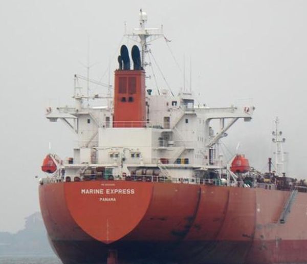 Нестандартное решение пиратов: захваченный у берегов Бенина танкер невредимым отпустили домой