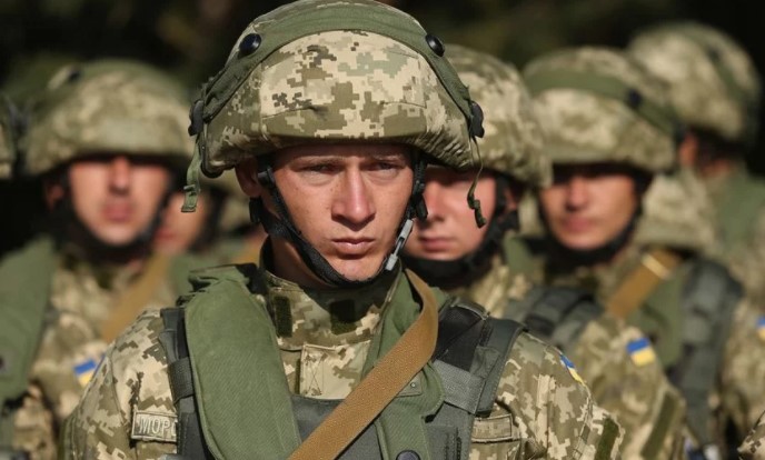 Украинским военным запретят говорить “Здравия желаем”: что будет вместо