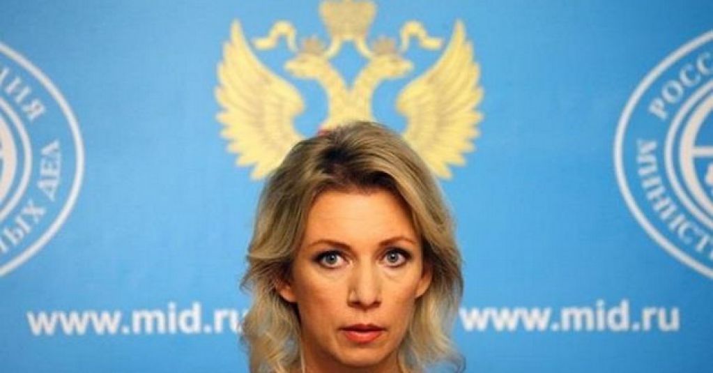 Ящер в шубе: Захарова сделала селфи в лифте и сильно об этом пожалела