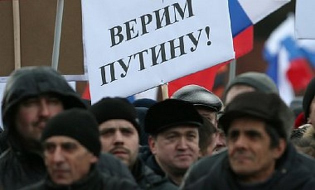 Вставание с колен: Путина высмеяли за давнее обещание россиянам 
