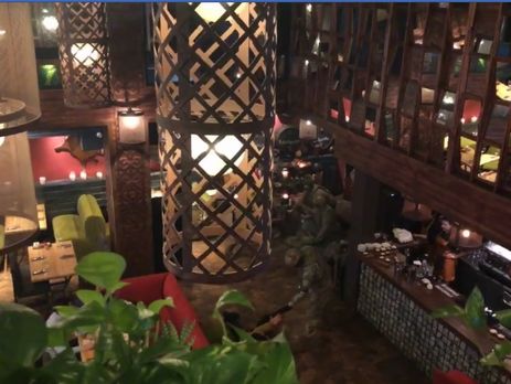 Саакашвили задержали в ресторане и увезли на белом бусике