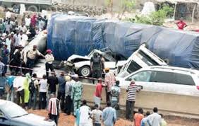 Ужасное ДТП в Нигерии: школьный автобус столкнулся с грузовиком, погибли более 20 детей
