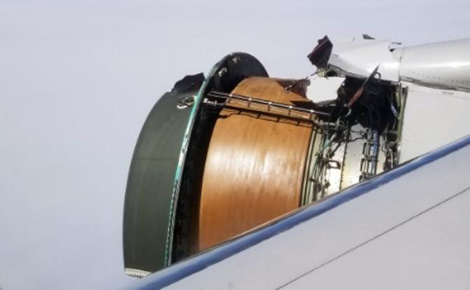 Разваливающийся над Тихим океаном двигатель Boeing сняли на видео