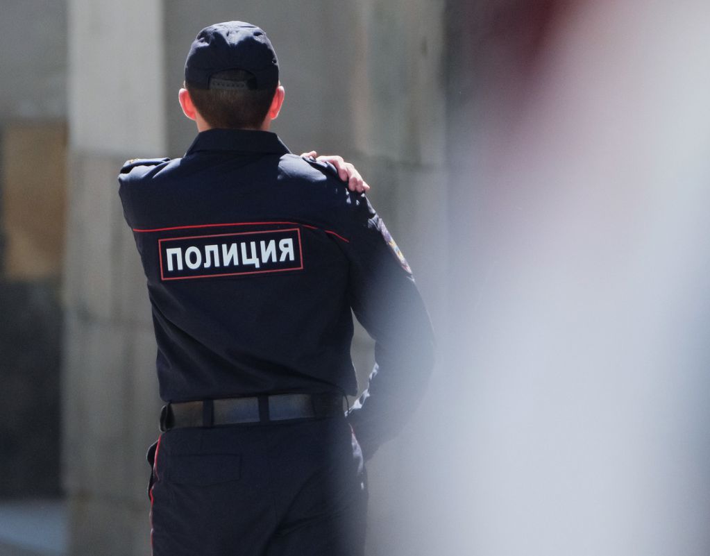 В России 15-летняя девушка переспала с полицейским, а потом сдала его