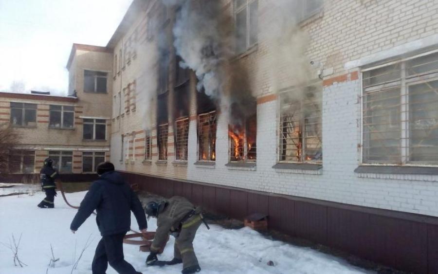 Выбирайтесь как хотите: пожар в киевской школе спровоцировал скандал