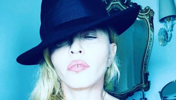 Певица Мадонна шокировала поклонников голым фото