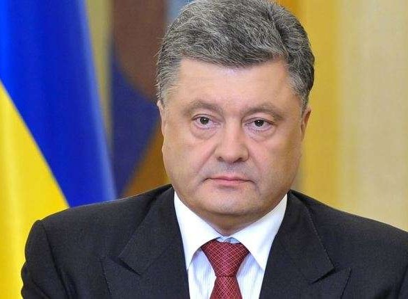 Порошенко не будет давать показания по делу госизмены Януковича в зале суда