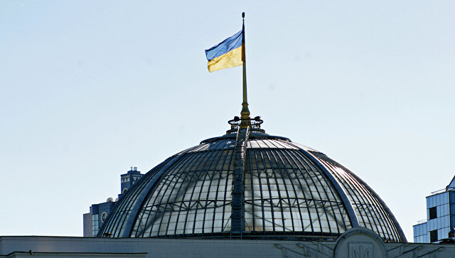Политолог рассказал, чем для украинцев обернется принятие закона о реинтеграции Донбасса