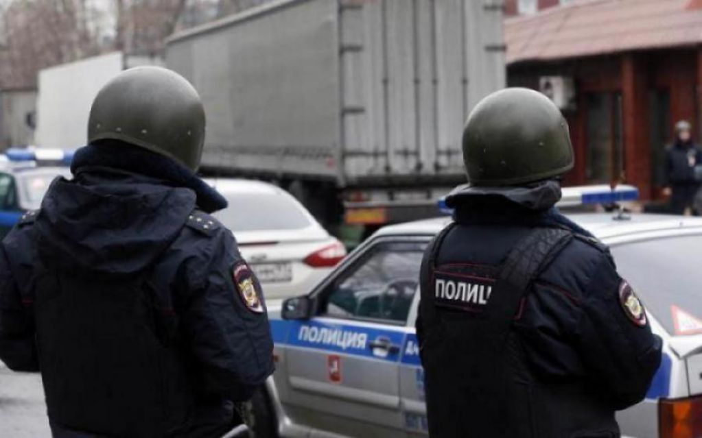Голливуд отдыхает: гаишник запрыгнул в машину, разбил стекло и скрутил водителя