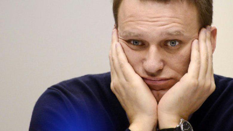 В Москве на ступеньках больницы повязали Навального