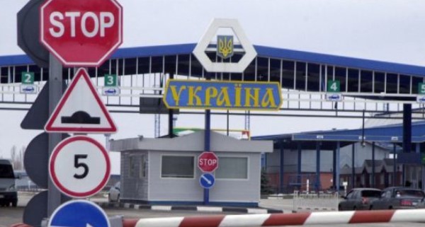 Украинцам запретят выезжать из страны: кого это коснется