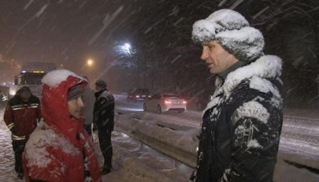 В Киеве происходит нечто страшное: Кличко зовет на помощь армию