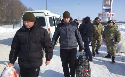 Как Кремль передавал Украине похищенных пограничников. ФОТО