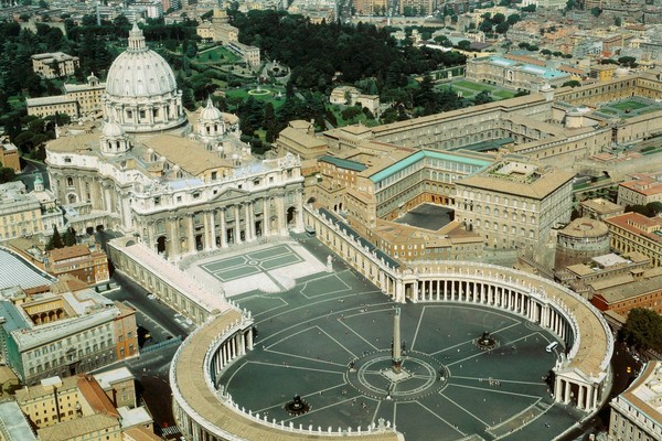 Экс-президента Ватикана будут судить за многомиллионные растраты