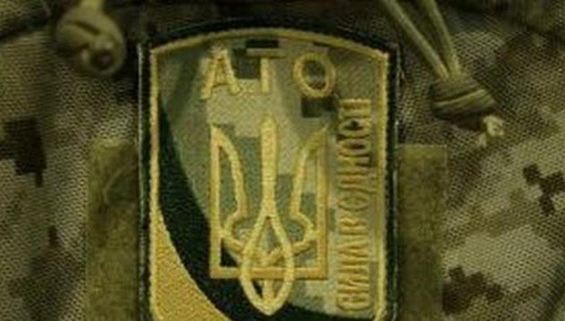 Бунт ветеранов АТО: украинцы массово возращают Порошенко свои награды. ВИДЕО