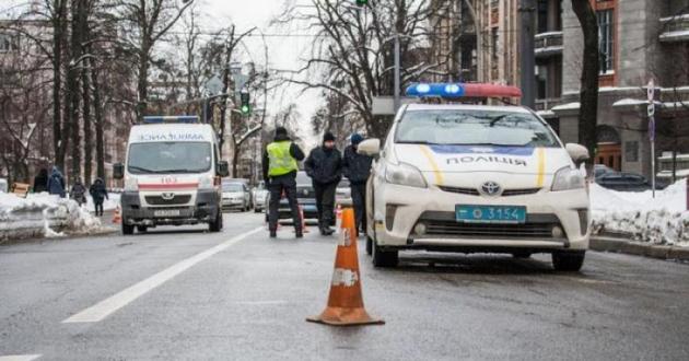 Кровавый ад: украинку убило колесом прямо на остановке 