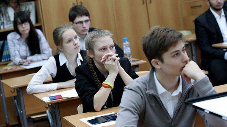 В украинских школах исчезнут "биология", "физика" и "химия"