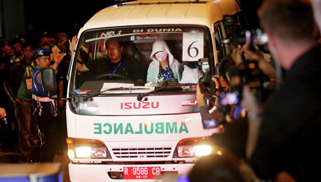 В Индонезии вулкан отравил более 30 человек