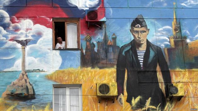 «Родная гавань» - все? В Крыму замазали граффити с Путиным. ФОТО