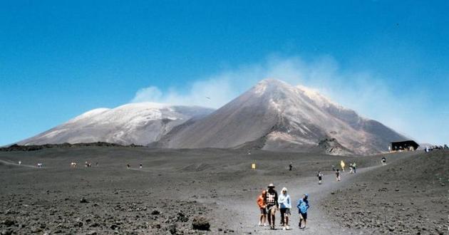 Ученые бьют тревогу: вулкан Этна медленно "меняет прописку". ВИДЕО