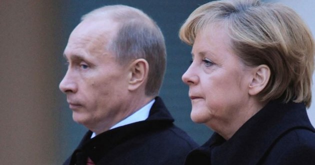 Меркель сказала Путину на ухо то, что он хотел услышать: украинцам это не понравится