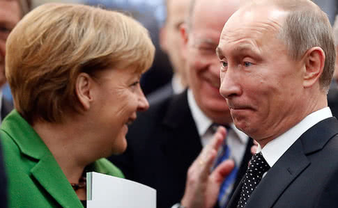 Меркель рассказала, чьи интересы защищала в беседе с Путиным