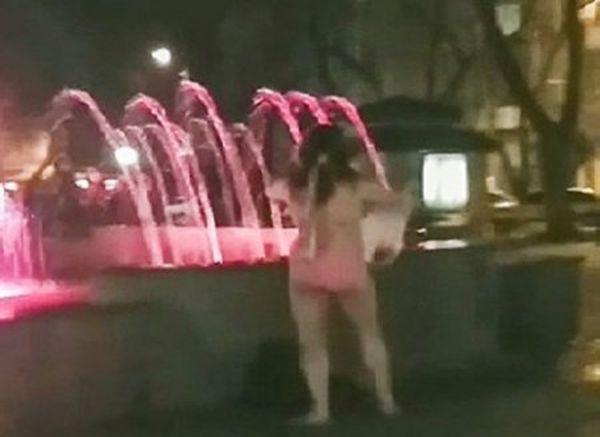 Жительница Кременчуга «голым танцем» отпраздновала открытие фонтана