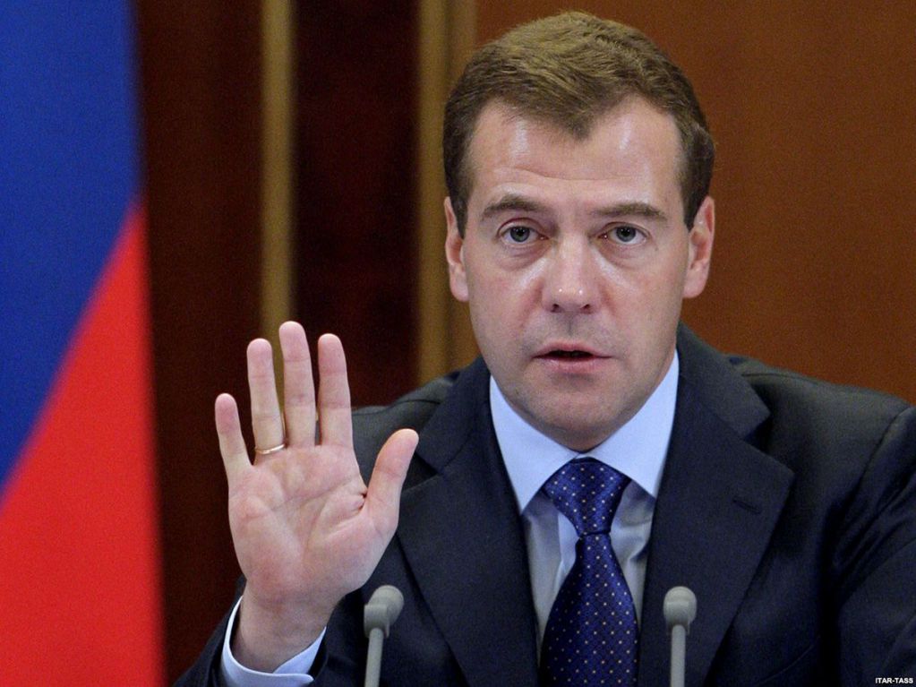 Медведев заявил об отставке правительства России