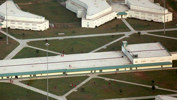В самой опасной тюрьме США подрались заключенные: 7 человек погибли, 17 ранены