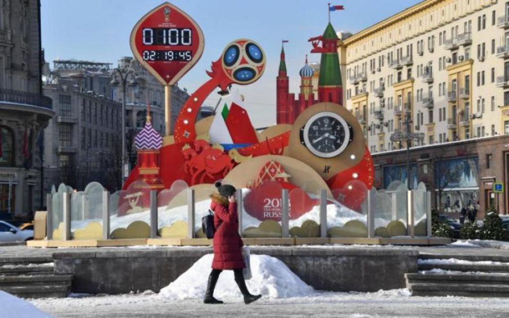 Россиянам показали фильм для взрослых на футбольном празднике. ВИДЕО