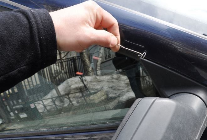 Как попасть в свою машину без ключей