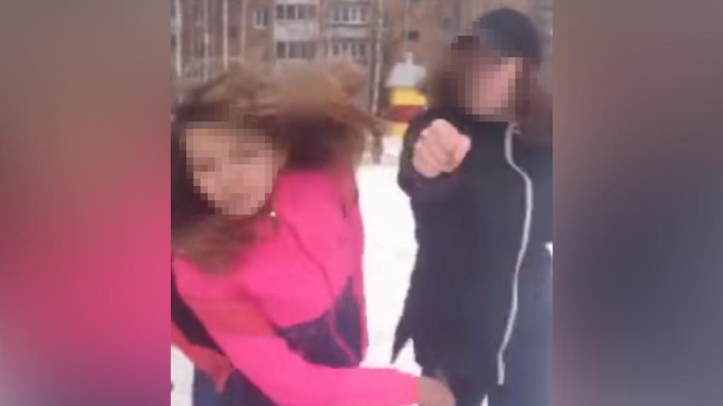 В России школьницы жестоко избили одноклассницу и сняли это на видео