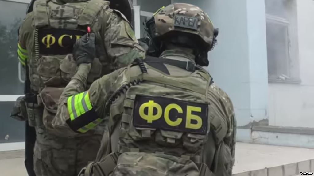 Оккупанты с пристрастием обыскивают крымских татар