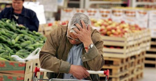 Мусор и черви: скрытая камера показала реалии украинских супермаркетов. ФОТО, ВИДЕО