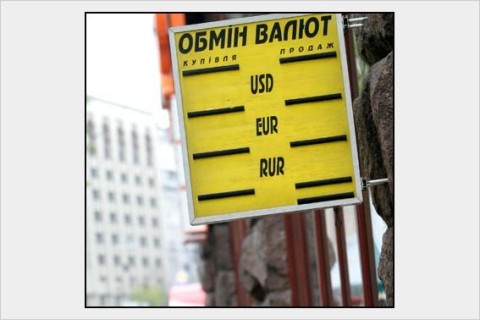 Что происходит с долларом и евро в разгар майских праздников: свежий курс