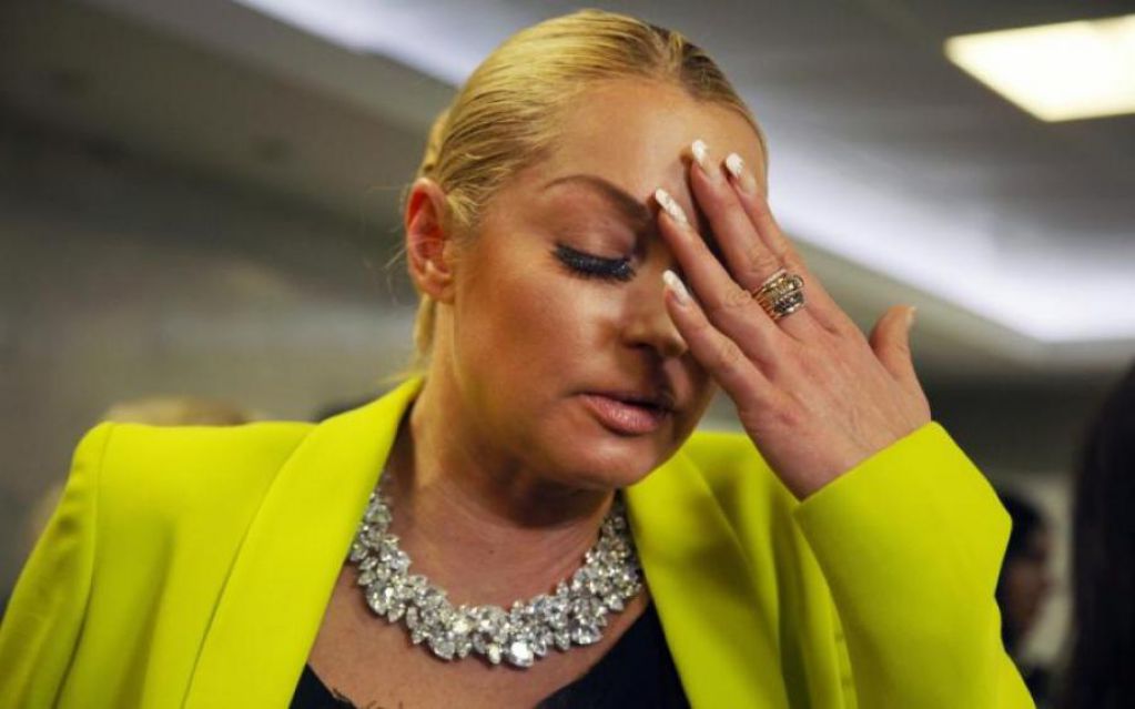 "Поцелуй меня в пачку": Волочкова показала зад полуголым мужикам