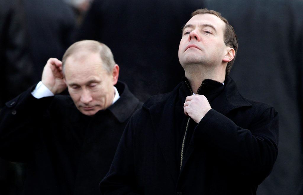 Путин придумал, как поступить с Медведевым