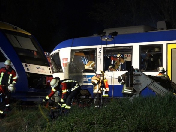 В Германии товарный поезд столкнулся с пассажирским, есть погибшие