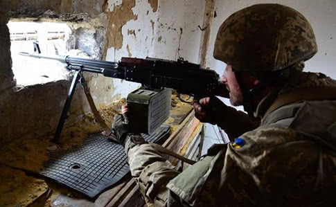 Донбасс содрогается от обстрелов: штаб ООС назвал самые горячие точки