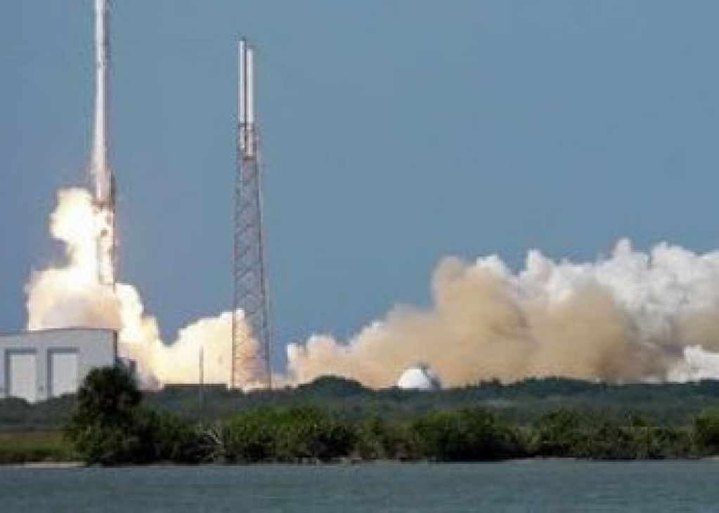 SpaceX отменила запуск Falcon 9 за минуту до старта