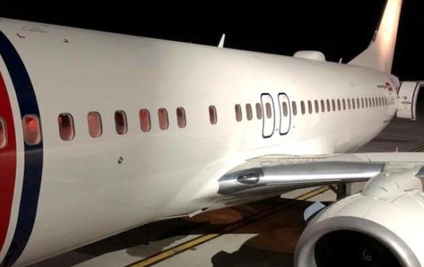 В аэропорту Львова экстренно сел самолет со 180 пассажирами