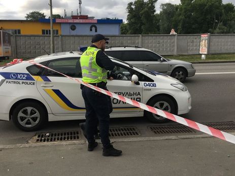 В Киеве возле станции метро открыли стрельбу: есть раненые