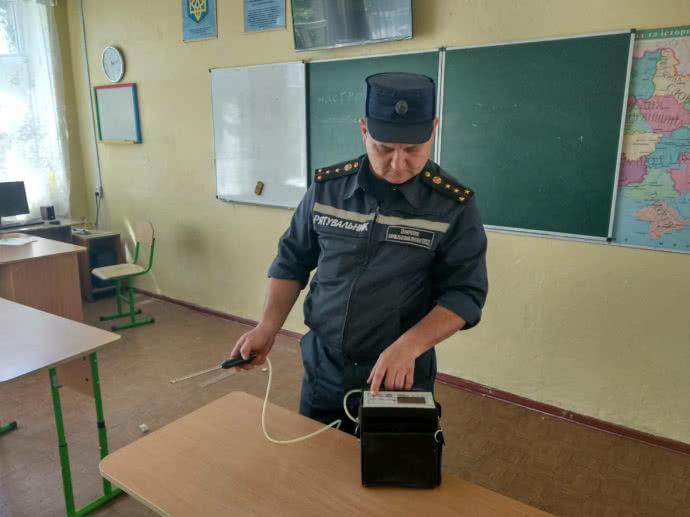 ЧП в Николаеве: в школе распылили неизвестное вещество, десятки учеников в больнице. ФОТО